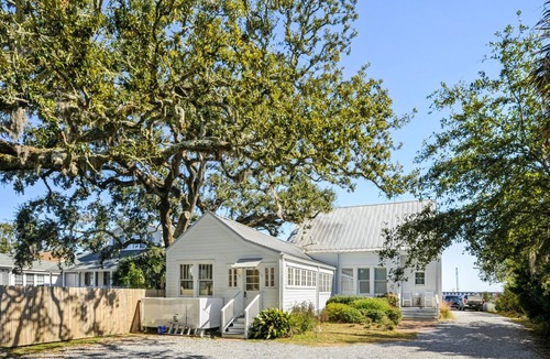 Old Town House | Southern Charm on the Coast. Sleeps 14