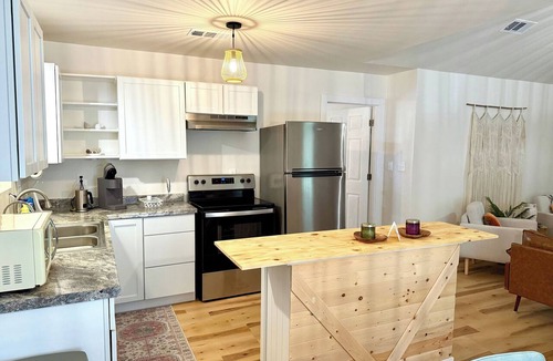 Ocean Springs House | Southern Charm Under the Oaks - Pet Friendly