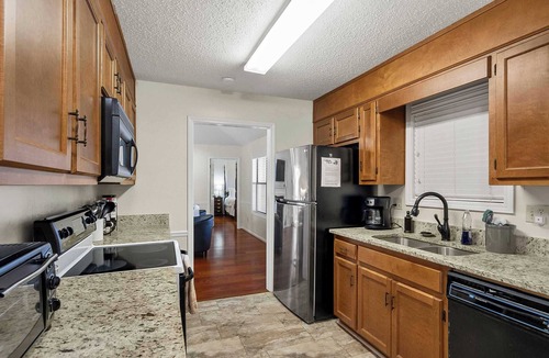 Tuscaloosa House | Southern Comfort- 3BR, 2BA