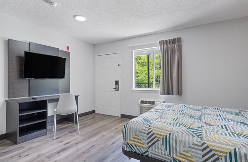 Ferry Pass Hotel | Southern Suites Pensacola Davis