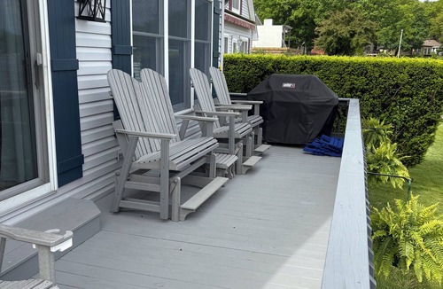 Bradley House | Southshore Lakehouse on Gun Lake -Like New Home on Goldcoast of Gun Lake