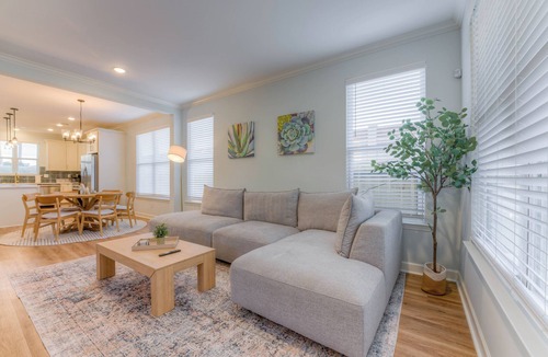 Crosstown House | Spa Oasis: Sauna & Cold Plunge in NEW lux home!