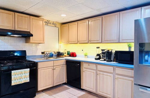 Peachtree Corners House | Spacious 1 Bedroom Home in ATL Metro - Staycation, Long-term, family friendly.