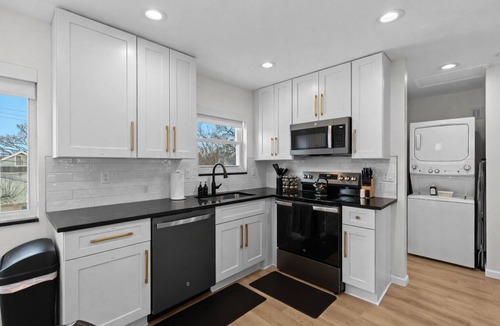 Eastpointe Apartment | Spacious 1BR/1BA Eastpointe Apartment