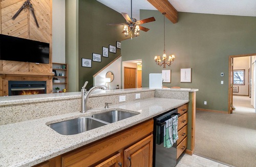 Mancelona Condo | Spacious 3 Bedroom Condo @ Schuss Mountain seconds from the ski lifts and golf!