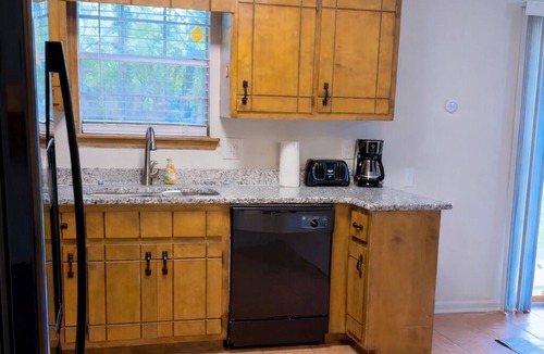 Church Street House | Spacious 3bedroom, 2bath located in Jonesboro/mins to ATL Airport & Atlanta City