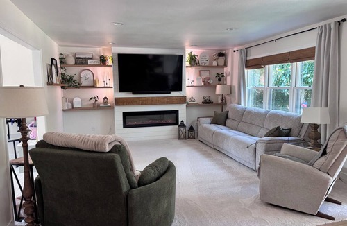 Butte Des Morts House | Spacious 4-bedroom home less than 5 miles away from EAA in Oshkosh with a gym