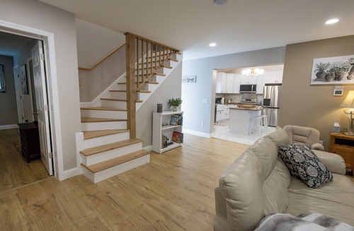 Hartford House | Spacious 4-bedroom house near Schafer Lake minutes off I-94. High Speed Wi-Fi.