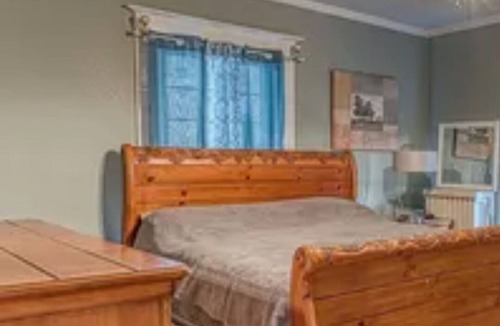 Monroe House | Spacious 4-bedroom house in serene Monroe with WiFi, fitness room, AC