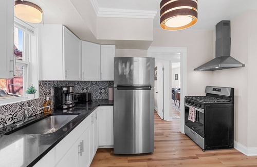 Lansing House | Spacious 4-bedrooms with 3 full showers, comfortable living room and dining