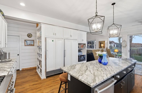 Lakeport House | Spacious 5-bed 2.5 Bath Beach House South of Lexington Lakeport w/Hot-Tub