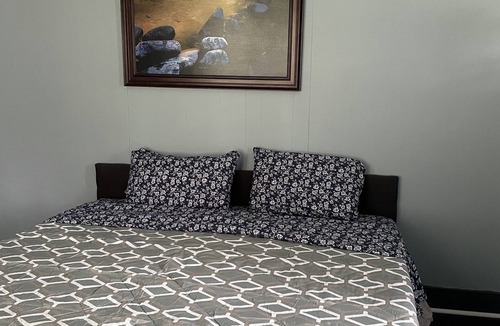 Pontiac House | "Spacious 5-Bedroom House in the Heart of Pontiac Free Parking WIFI
