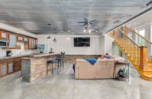 Arley House | Spacious 5 bedroom house with double decker dock on quiet lakefront!