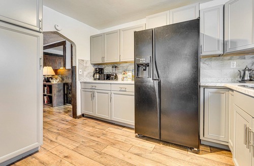 Bedford House | Spacious 5-bedroom house in wonderful Toledo with AC, heating and pool