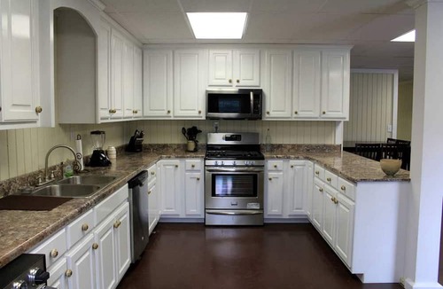 Joppa House | Spacious Cottage Rental with Saltwater Swimming Pool near Arab, Alabama
