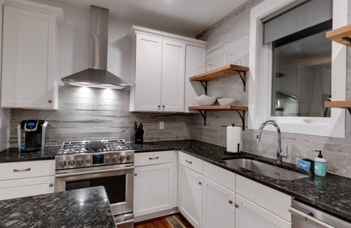 Eighth Avenue House | Spacious Elegant townhome near Melrose with easy access to local attractions