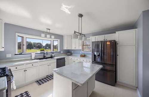 Casco House | Spacious Farmhouse with Hot Tub near Richmond MI