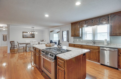 Groveoak House | Spacious Fishing Getaway by Lake Guntersville!