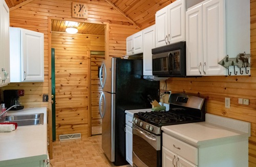 Mears House | Spacious Floradale Retreat w/shared heated Pool, Tennis + more. Close to dunes!