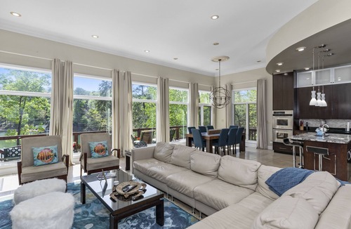Dadeville House | Spacious Lake Martin Luxury Retreat Close to Auburn
