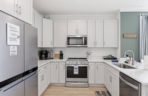 Jacksons' Gap House | Spacious lakefront villa in Jackson’s Gap with private water access, outdoor living, and room for up to 20 guests—perfect for families, groups, and Auburn weekends.