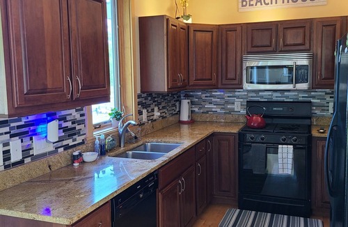 Riverside House | "Spacious Lakeside Home: Family & Friends