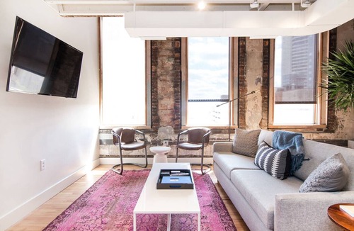 Arts District Apartment | Spacious Loft, 2 Blocks from Broadway! (Loft 302)