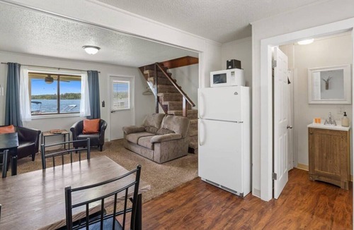 Mayfield Apartment | Spacious multi-level suite with Fife lake views