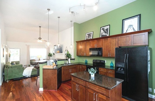 Hurwood Heights House | Spacious One-Story Near Downtown! Walk to Coffee! Firepit, Shuffleboard, Fence