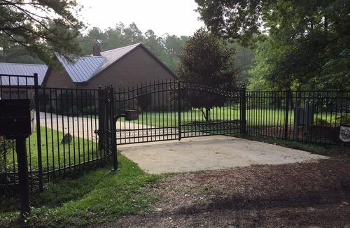 Duncanville House | Spacious Private Lakeside Home - Waterfall Pool 11 Miles From Campus