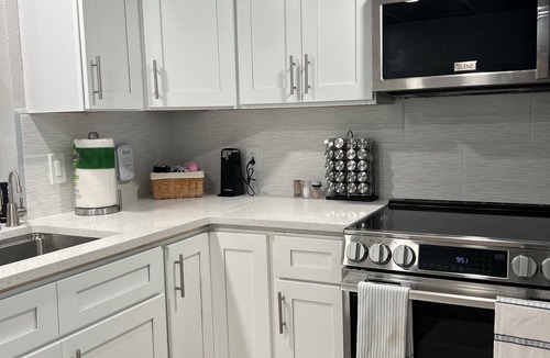 Sunnyside House | SPECIALS Just completed update. See the new kitchen and appliance’s & flooring