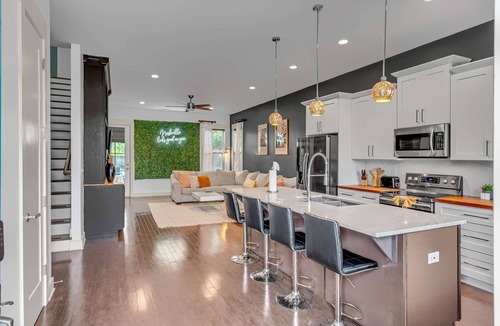 Haynes Area House | Spring rooftop deck, fire pit, large yard near Broadway and Ryman