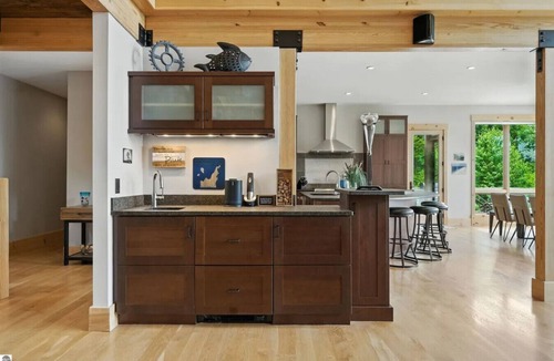 Suttons Bay House | Spyglass Ridge Retreat – 6BR Luxury Bay View Pines Estate in Suttons Bay