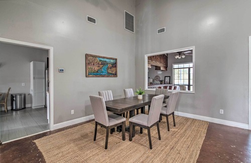 Starkville Cottage | Starkvegas Clubhouse ~ 2 Mi to MSU Campus!
