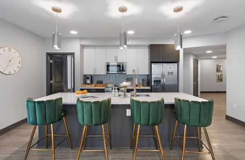 West End Apartment | Stay in the heart of Nashville with CMC Stays.