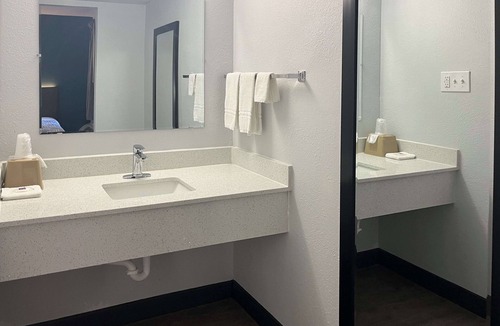 Huntsville Hotel | Studio 6 Extended Stay - Huntsville, AL University Drive