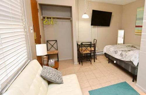 South Bend Apartment | Studio apartment close to Notre Dame! 1309.1