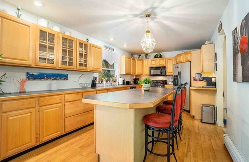 Ludington House | Stunning 5 Bedroom home blocks from Lake Michigan!