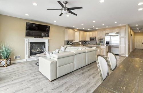 Keego Harbor House | Stunning Lake Home on all sports lake Sandbar with breathtaking views!