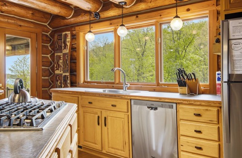 Lake Leelanau House | Stunning log home near Leland. Hot tub. A/C.