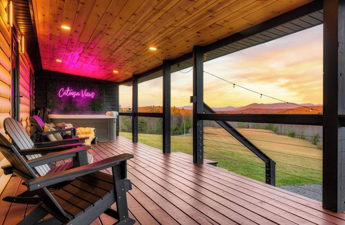 Wartburg Cabin | Stunning Views! Tower & HotTub