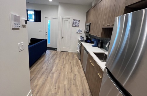 Woodlawn Apartment | Stylish 2BR Near Hyde Park, UChicago & Lake