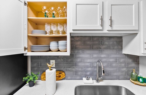 Vestavia Hills Apartment | Stylish Birmingham Retreat Near UAB - King Bed