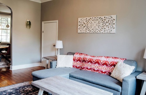 Montgomery Apartment | Stylish Downtown Stay | Modern Comfort & WiFi