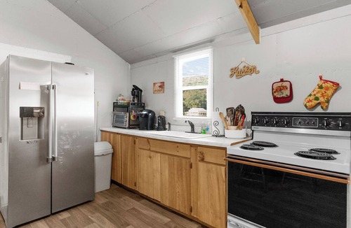 Winona Cabin | Stylish Newly Remodeled Cabin. Sleeps up to 7. Direct Access to Brimstone. Pets