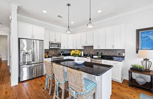 Lakeside at Blue Mountain Beach House | Sugar Blue, walk to the beach