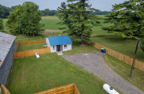Frankenmuth Cottage | Summer Sale! Country Guesthouse near Waterparks and Birch Run Outlets