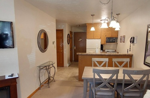 Egg Harbor Condo | SUMMER SPECIAL! DOOR COUNTY GETAWAY @ LANDMARK RESORT - Cozy 1 BR. WOODVIEW