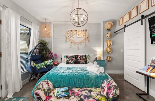 The Nations Apartment | Sunset Deck Studio Near Local Hot Spots