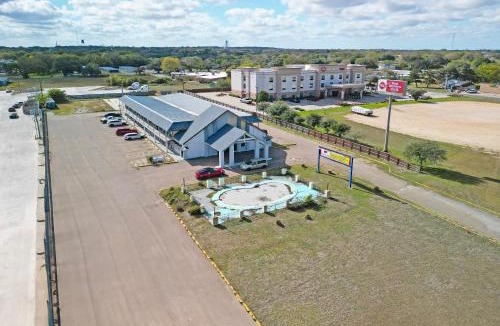 Florida Panhandle Hotel | Sunset Inn Flatonia I 10 by Hotel O